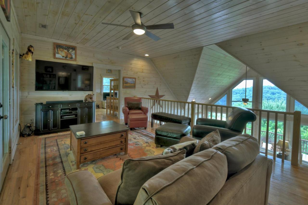 Champagne Chalet - Cuddleup Villa Morganton Buitenkant foto